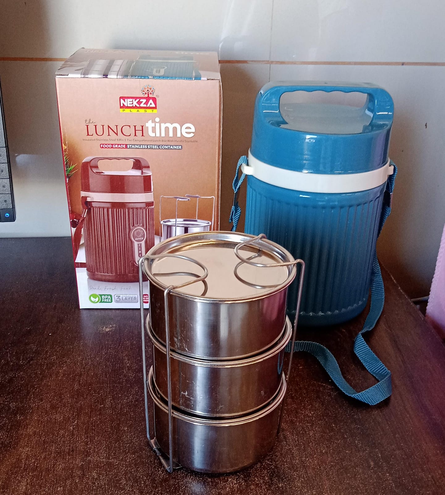 Stackable Insulated Tiffin with Handle (1 Pc): Leakproof, Hot Food Container Stackable Insulated Tiffin with Handle (1 Pc): Leakproof, Hot Food Container